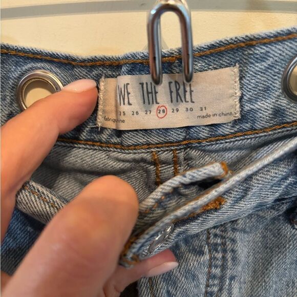 Free People We The Free Relaxed Distressed
Grommet Jean Shorts size 28 - Picture 6 of 7